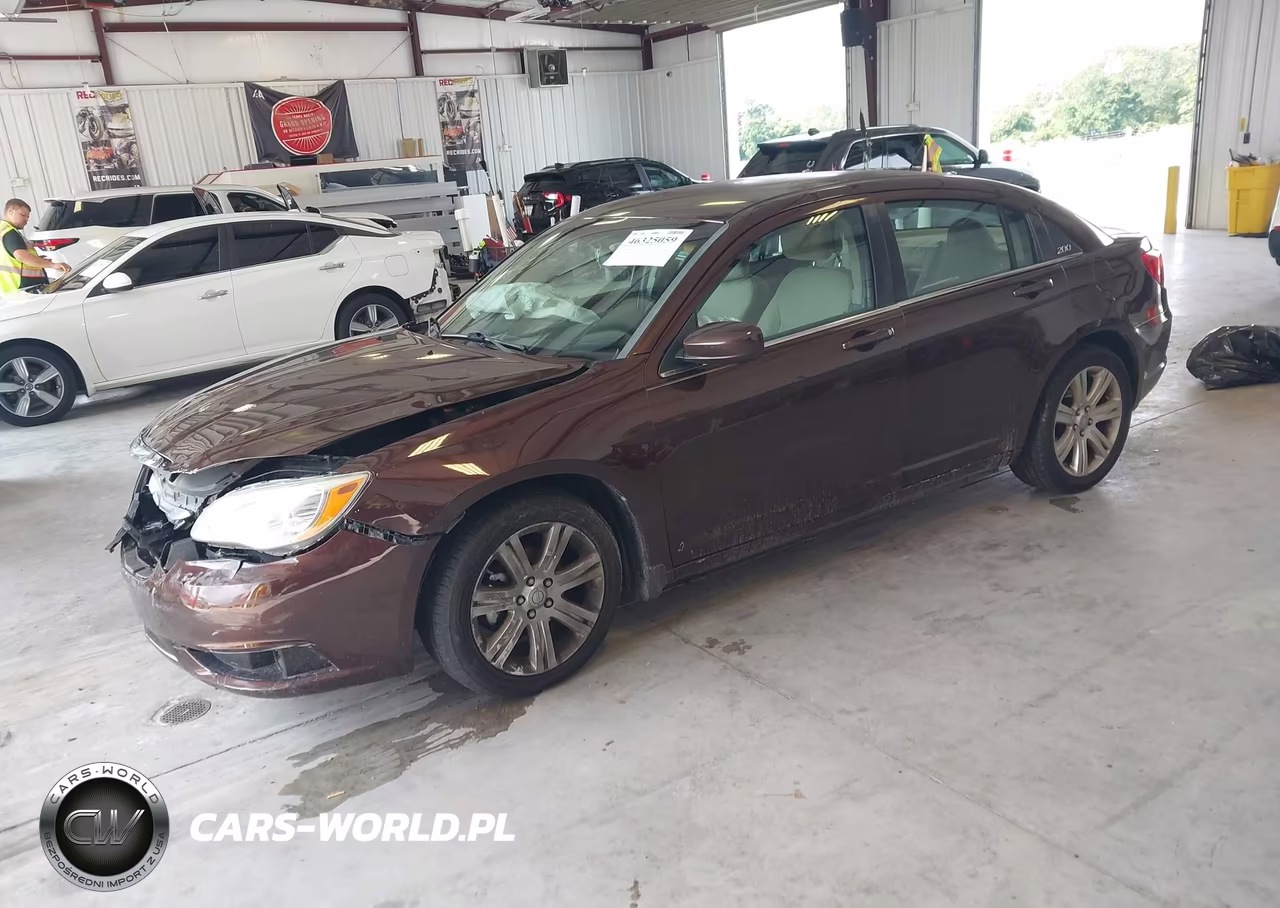 2013 Chrysler 200 Touring VIN:1C3CCBBB8DN592517 - 2