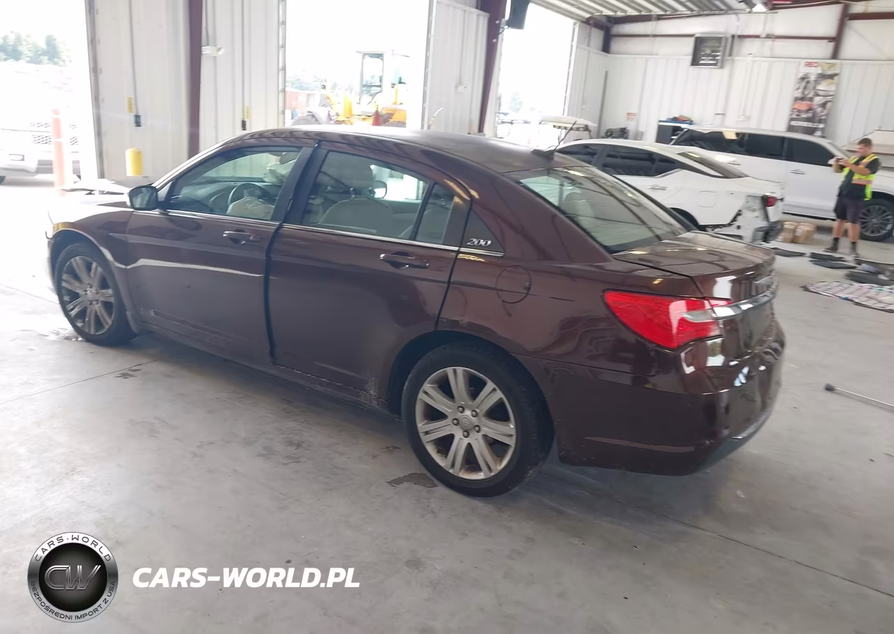 2013 Chrysler 200 Touring VIN:1C3CCBBB8DN592517 - 3