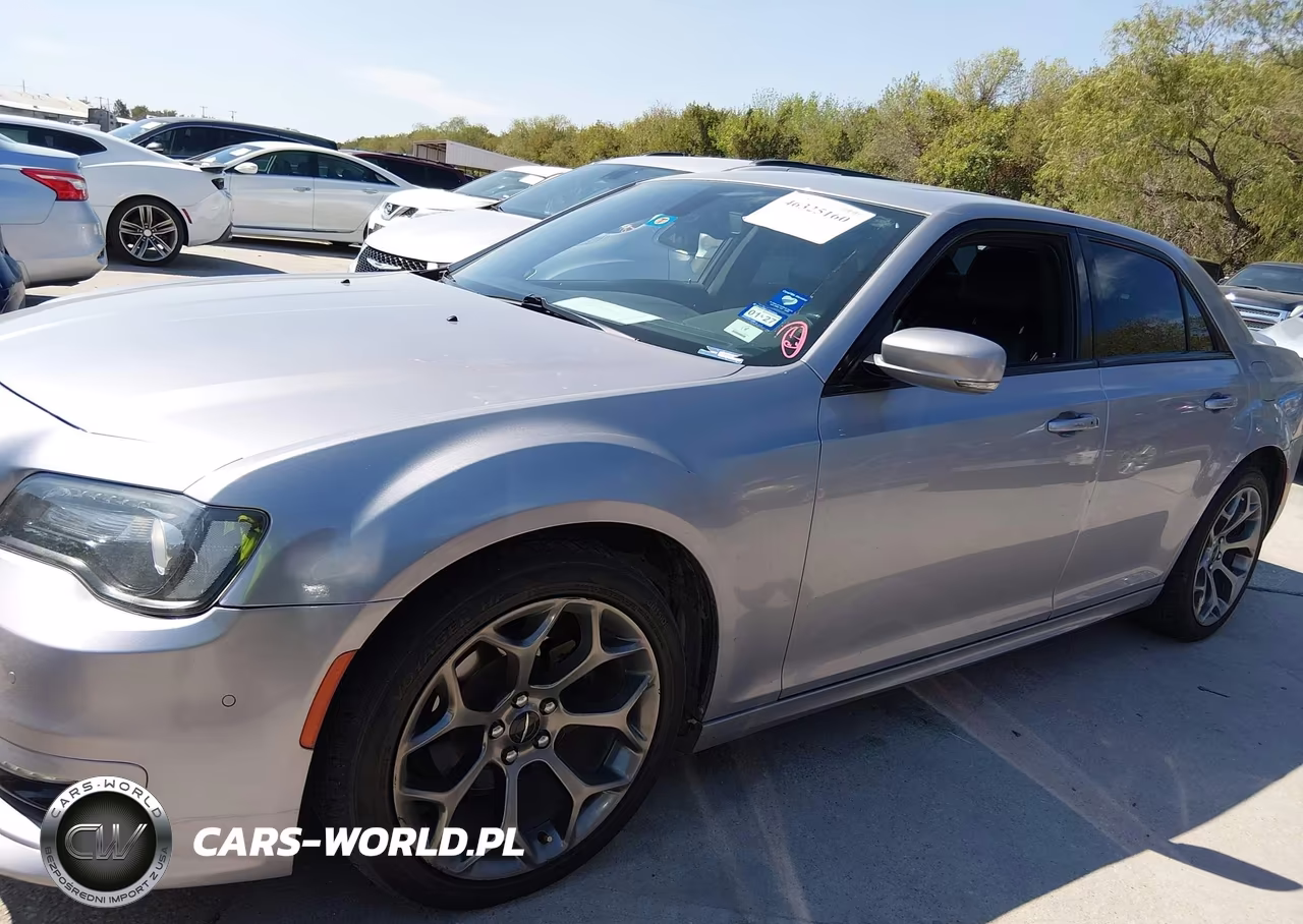 2018 Chrysler 300 300S VIN:2C3CCABG2JH243962 - 14
