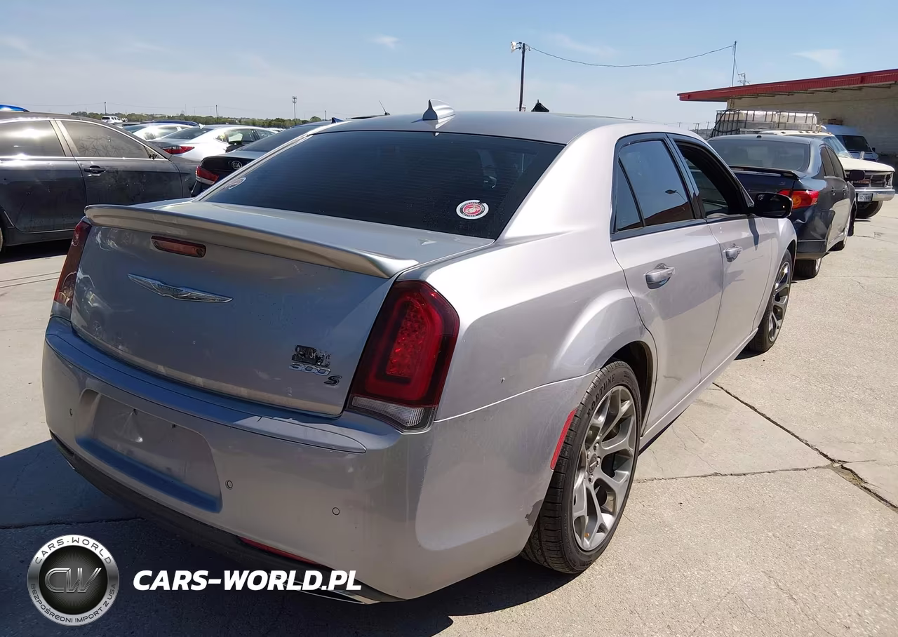 2018 Chrysler 300 300S VIN:2C3CCABG2JH243962 - 4