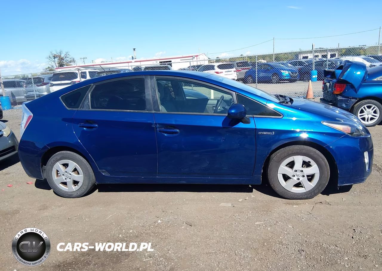 2011 Toyota Prius Two VIN:JTDKN3DU8B0277698 - 13