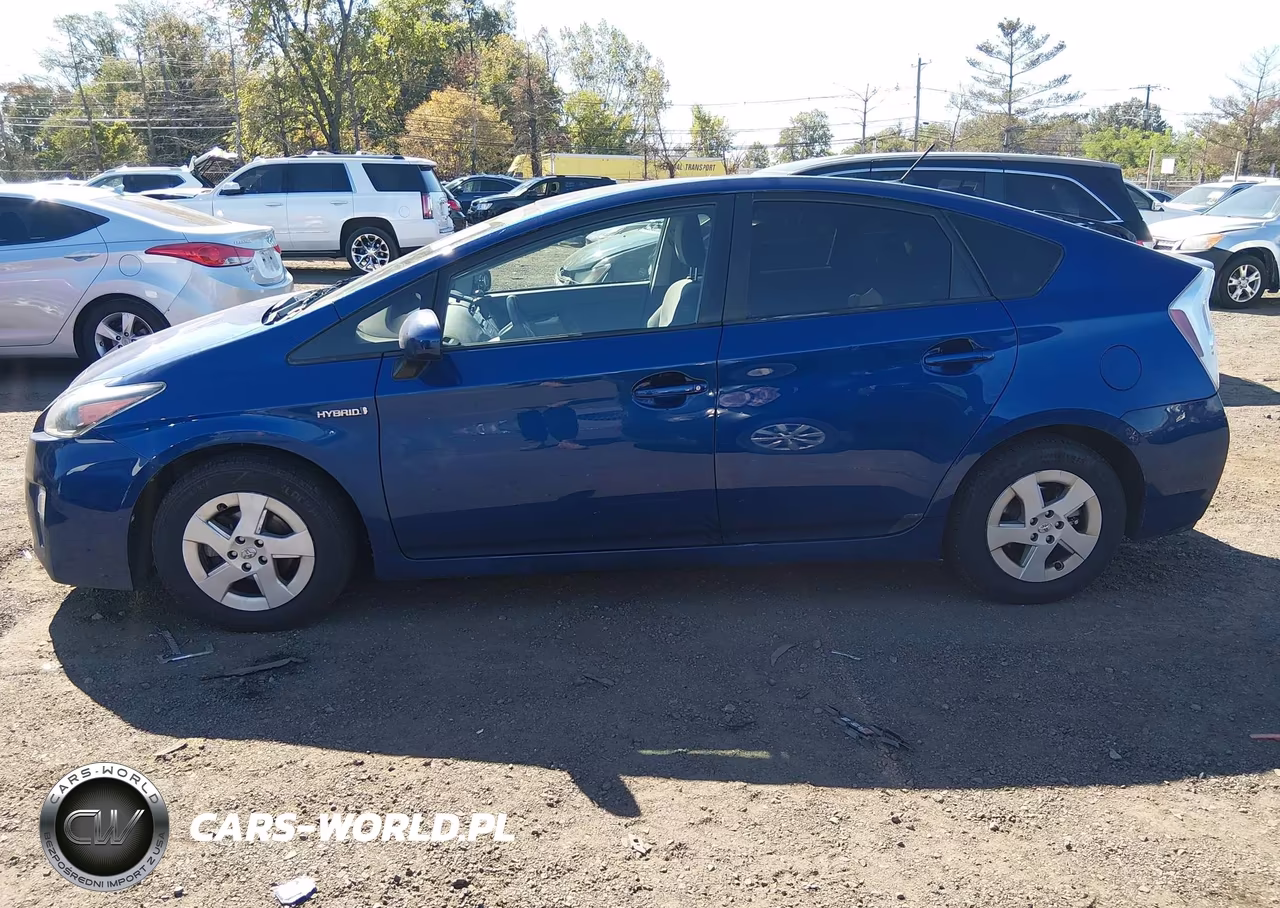 2011 Toyota Prius Two VIN:JTDKN3DU8B0277698 - 14