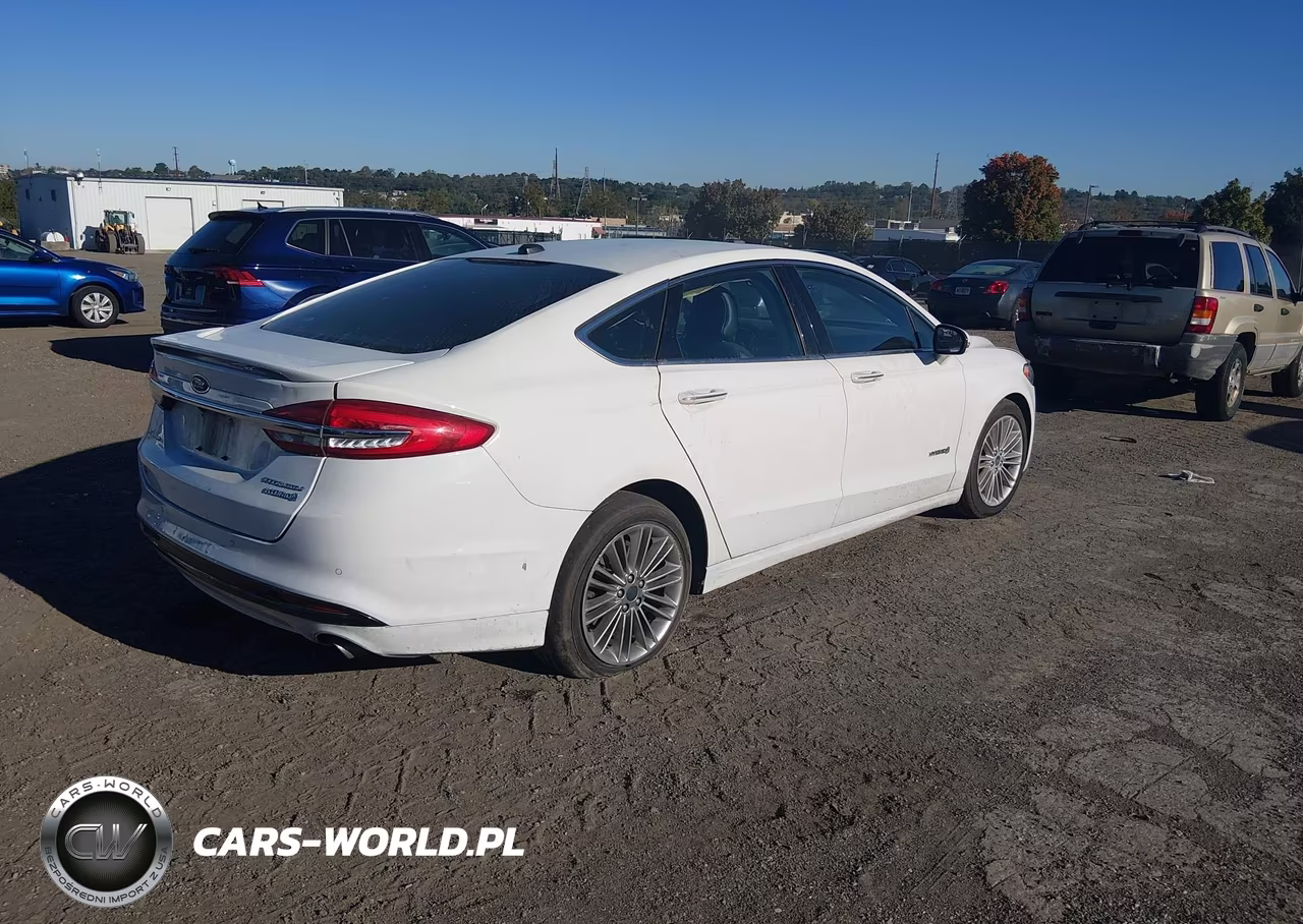 2018 Ford Fusion Hybrid Titanium VIN:3FA6P0RU5JR269257 - 4
