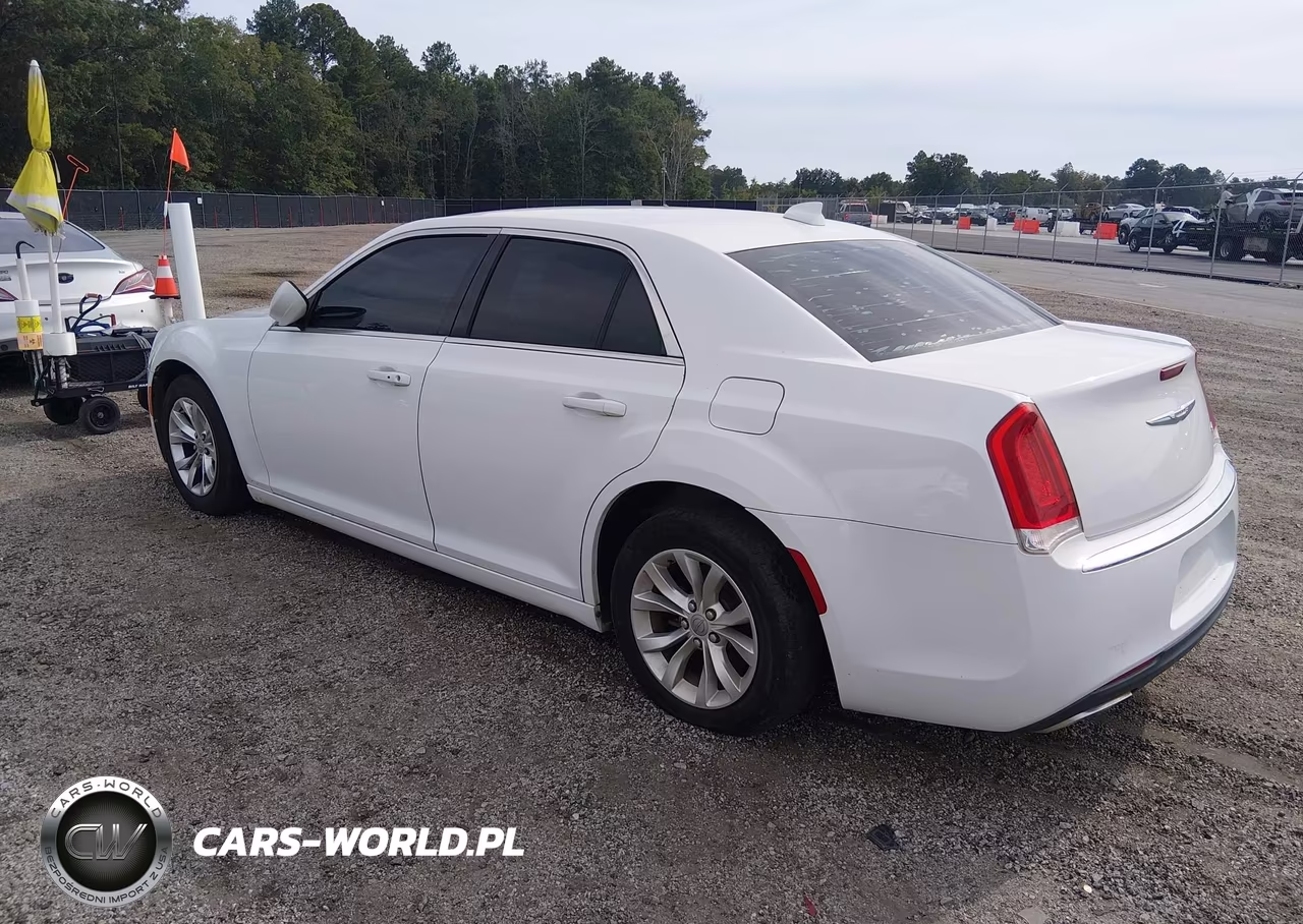 2016 Chrysler 300 Limited VIN:2C3CCAAG4GH156316 - 3