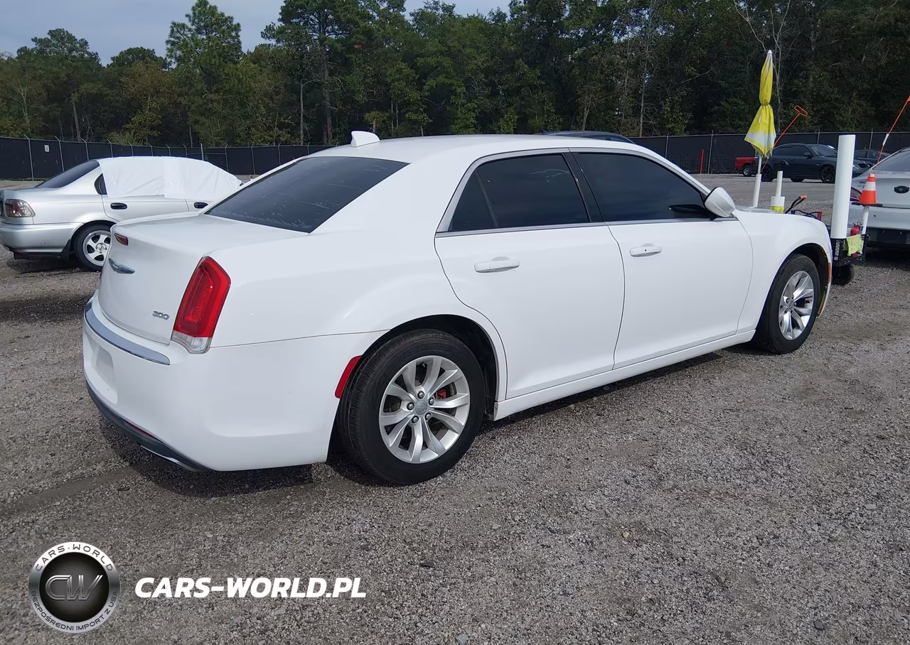 2016 Chrysler 300 Limited VIN:2C3CCAAG4GH156316 - 4
