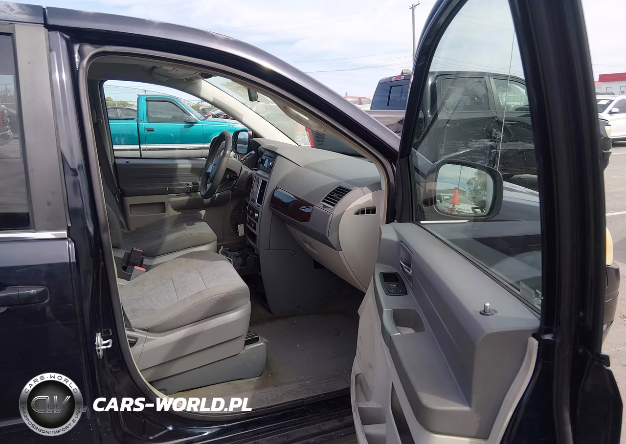 2010 Chrysler Town & Country Lx VIN:2A4RR4DE5AR151539 - 5