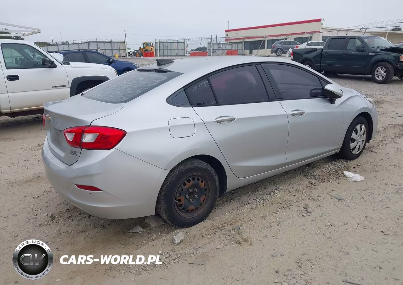 2018 Chevrolet Cruze Ls Auto VIN:1G1BC5SM7J7149553 - 4