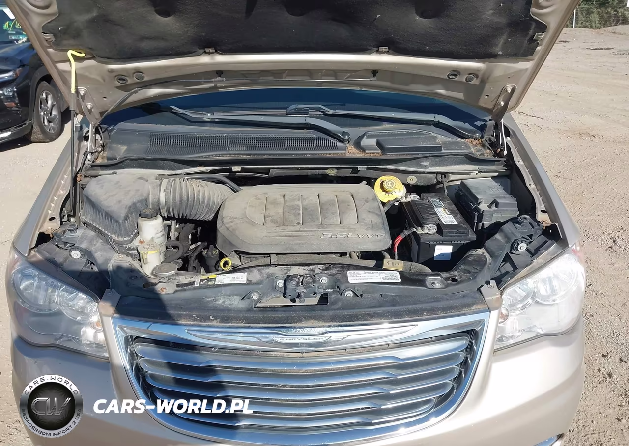 2016 Chrysler Town & Country Touring VIN:2C4RC1BG8GR229024 - 10