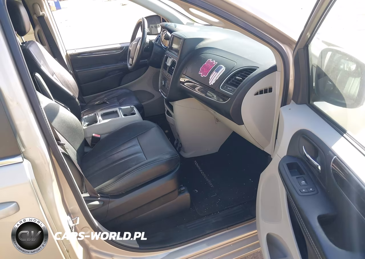 2016 Chrysler Town & Country Touring VIN:2C4RC1BG8GR229024 - 5
