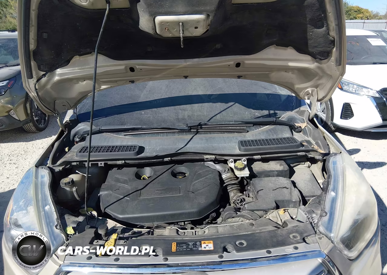 2018 Ford Escape Titanium VIN:1FMCU9J97JUA57885 - 10