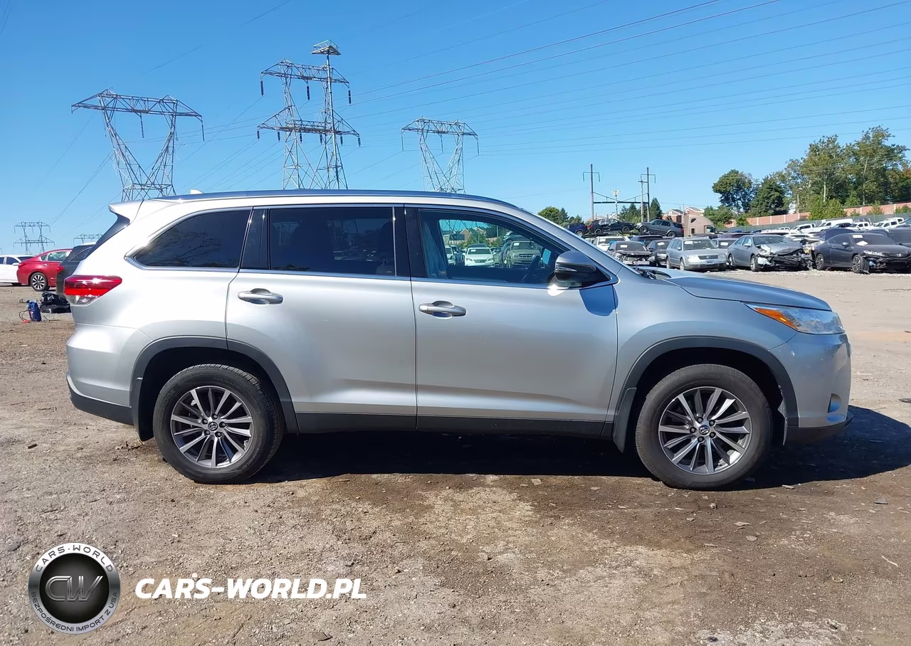 2019 Toyota Highlander Xle VIN:5TDJZRFH0KS576957 - 14