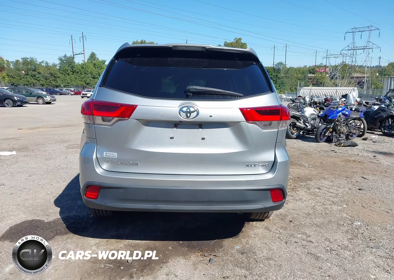 2019 Toyota Highlander Xle VIN:5TDJZRFH0KS576957 - 17