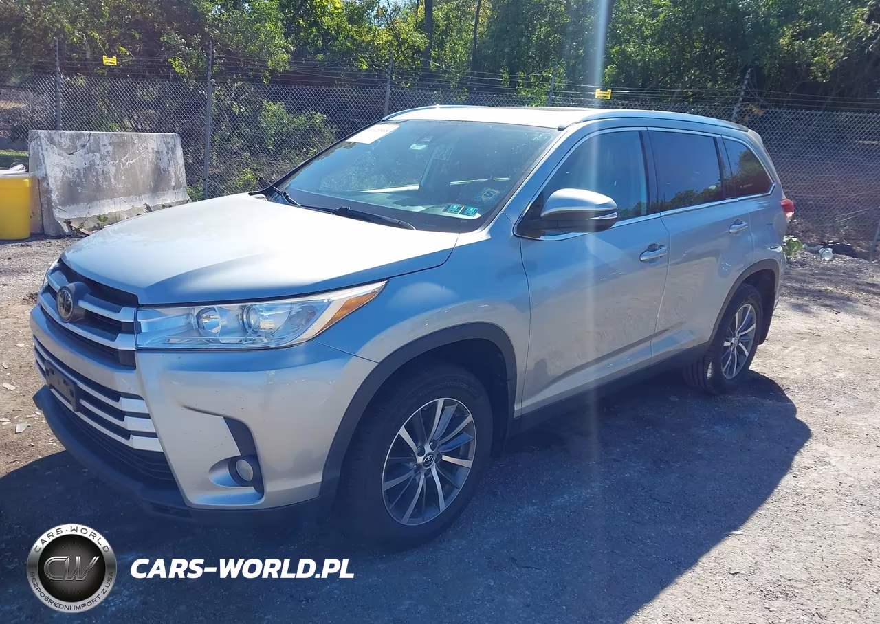 2019 Toyota Highlander Xle VIN:5TDJZRFH0KS576957 - 2