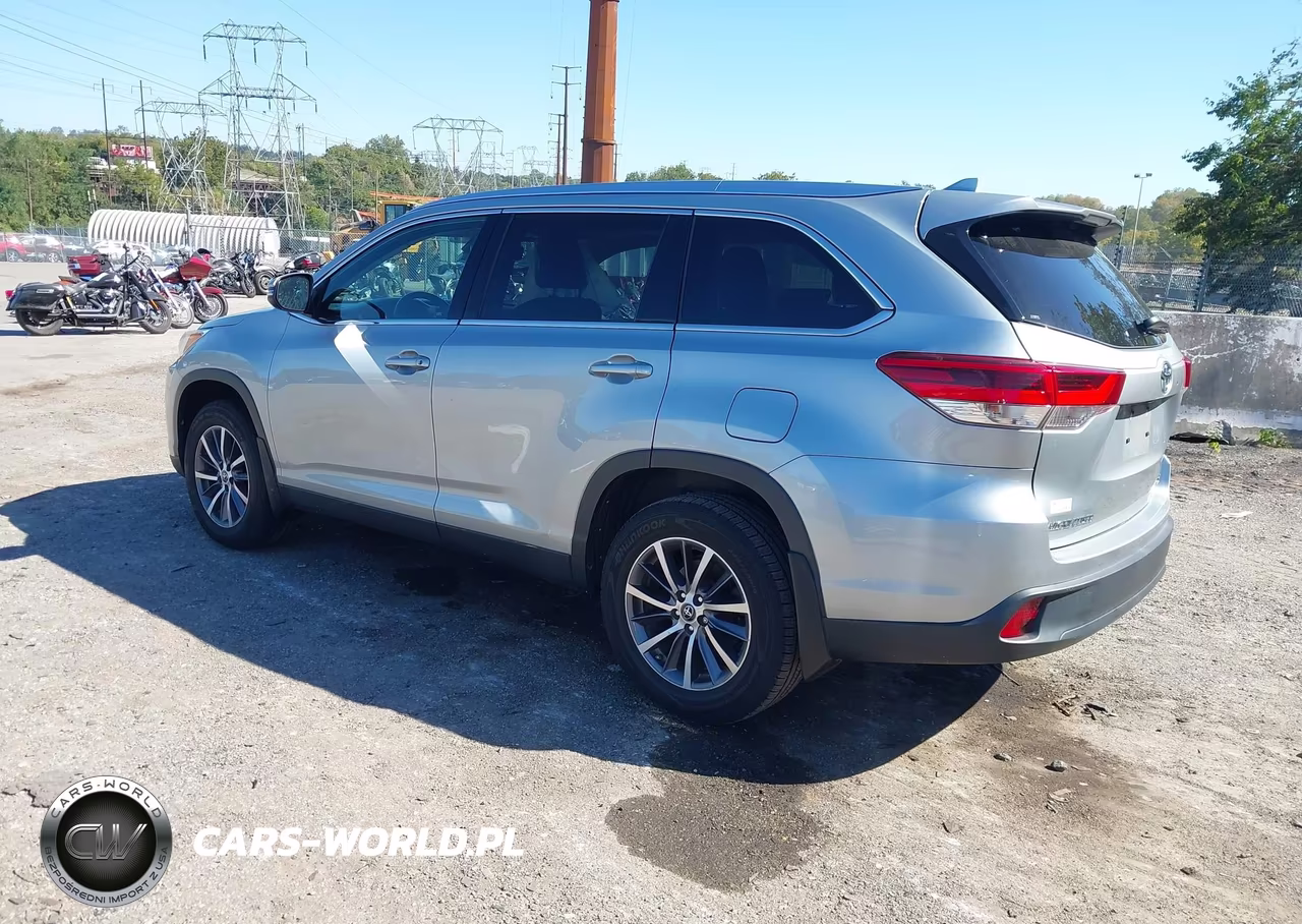 2019 Toyota Highlander Xle VIN:5TDJZRFH0KS576957 - 3