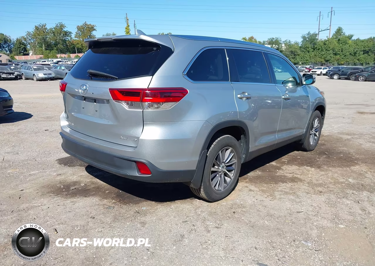 2019 Toyota Highlander Xle VIN:5TDJZRFH0KS576957 - 4
