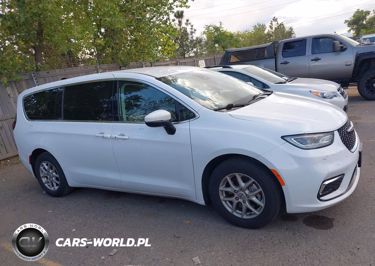 2023 Chrysler Pacifica Touring L VIN:2C4RC1BG2PR607693 - 13