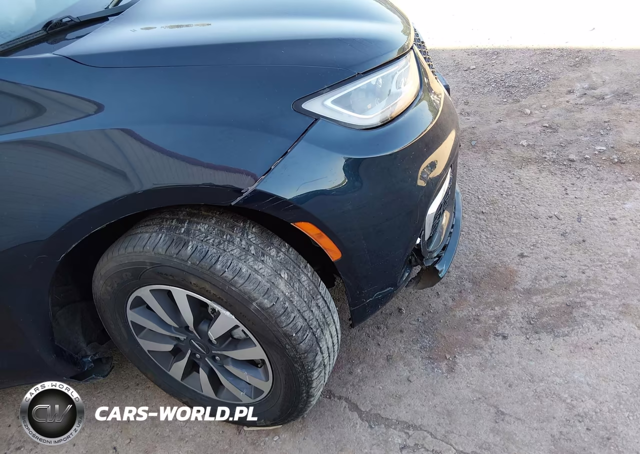 2022 Chrysler Pacifica Hybrid Touring L VIN:2C4RC1L70NR222113 - 12