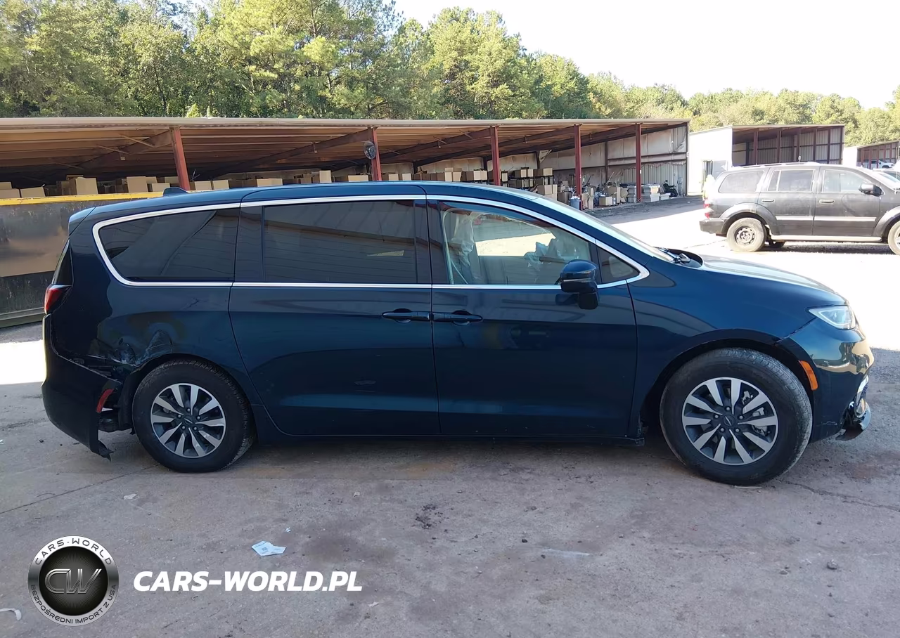 2022 Chrysler Pacifica Hybrid Touring L VIN:2C4RC1L70NR222113 - 17