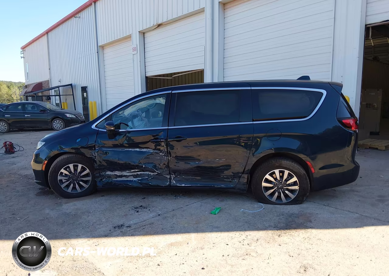 2022 Chrysler Pacifica Hybrid Touring L VIN:2C4RC1L70NR222113 - 18