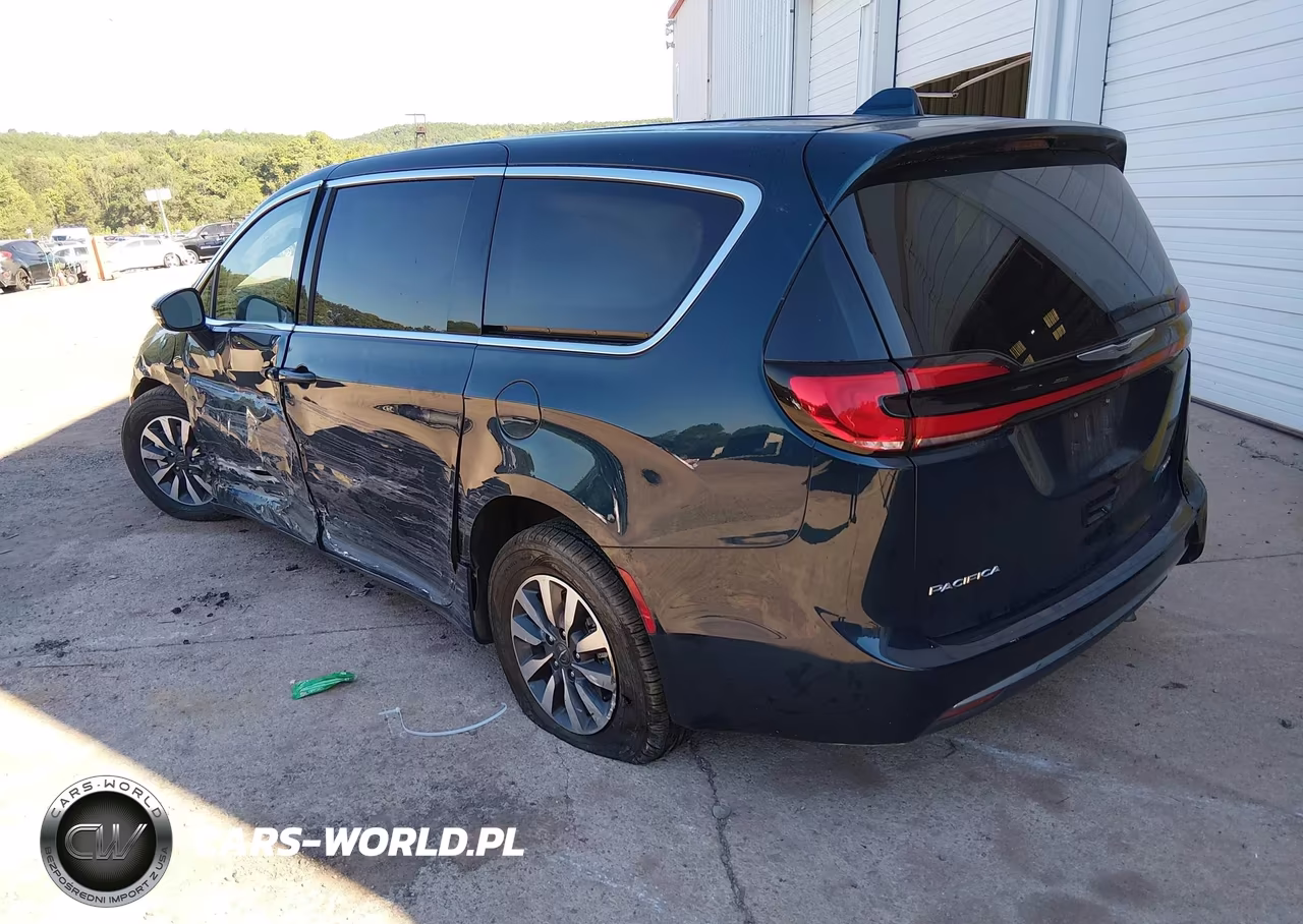 2022 Chrysler Pacifica Hybrid Touring L VIN:2C4RC1L70NR222113 - 3