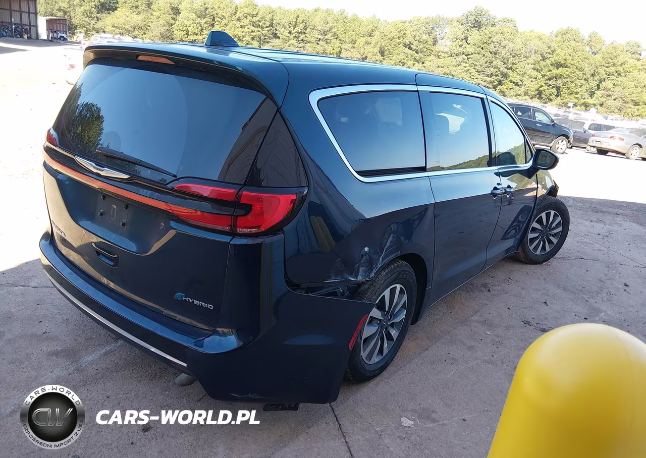 2022 Chrysler Pacifica Hybrid Touring L VIN:2C4RC1L70NR222113 - 4