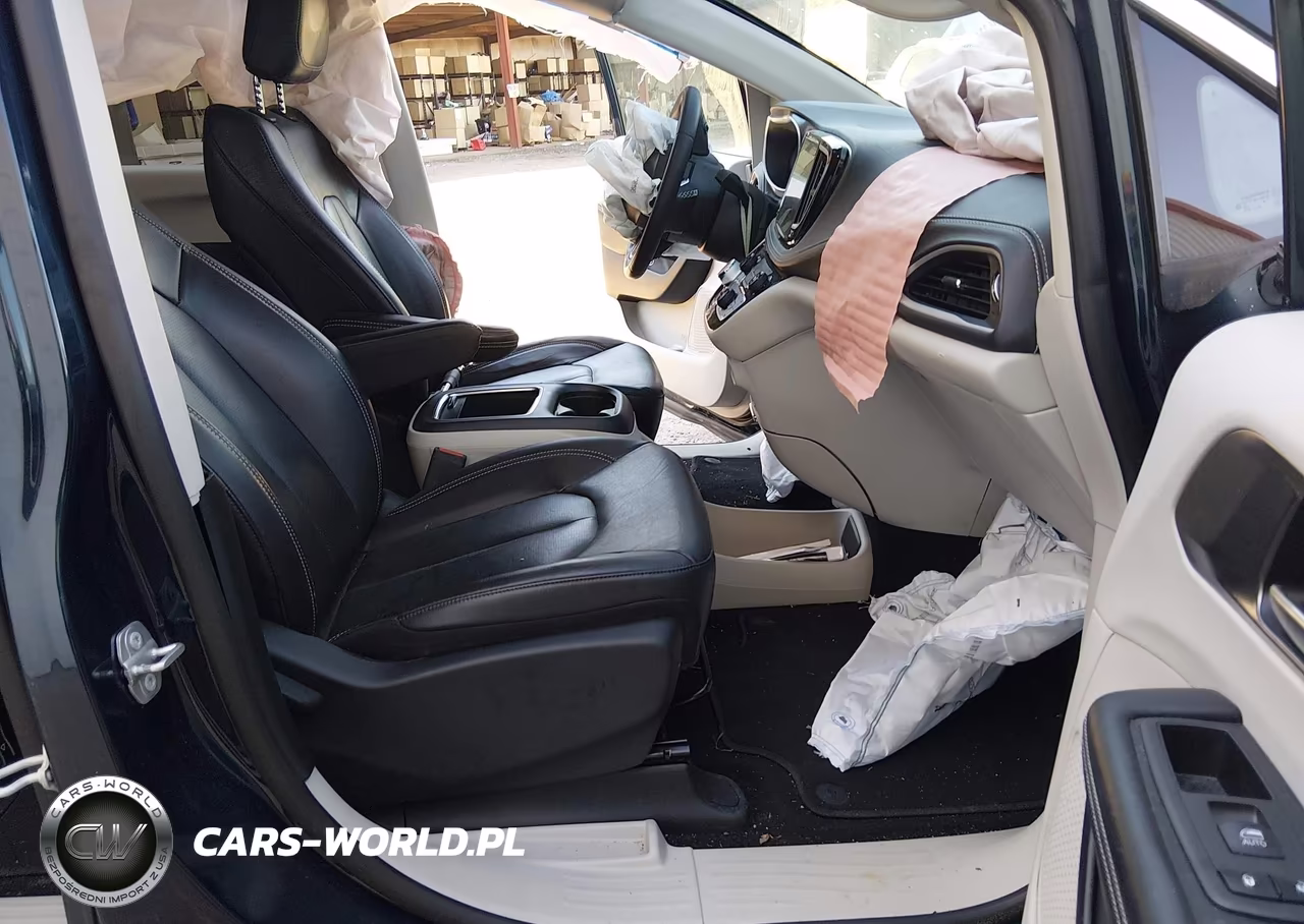 2022 Chrysler Pacifica Hybrid Touring L VIN:2C4RC1L70NR222113 - 5