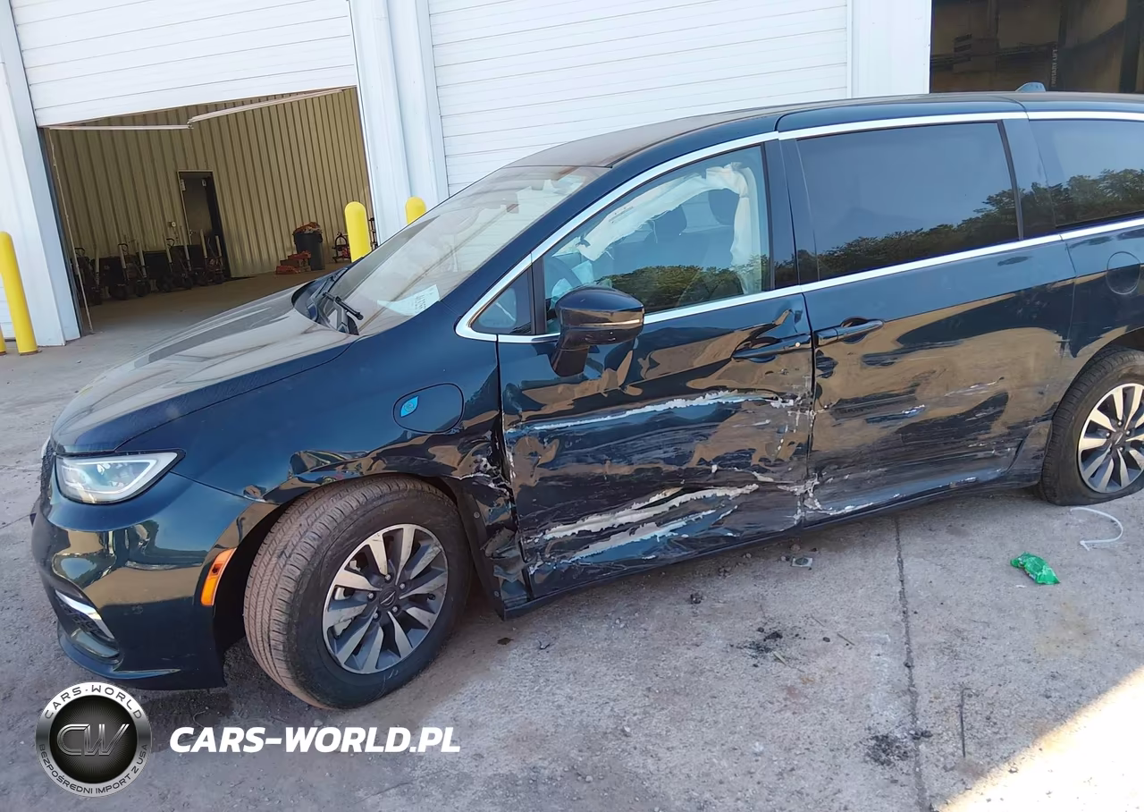 2022 Chrysler Pacifica Hybrid Touring L VIN:2C4RC1L70NR222113 - 6