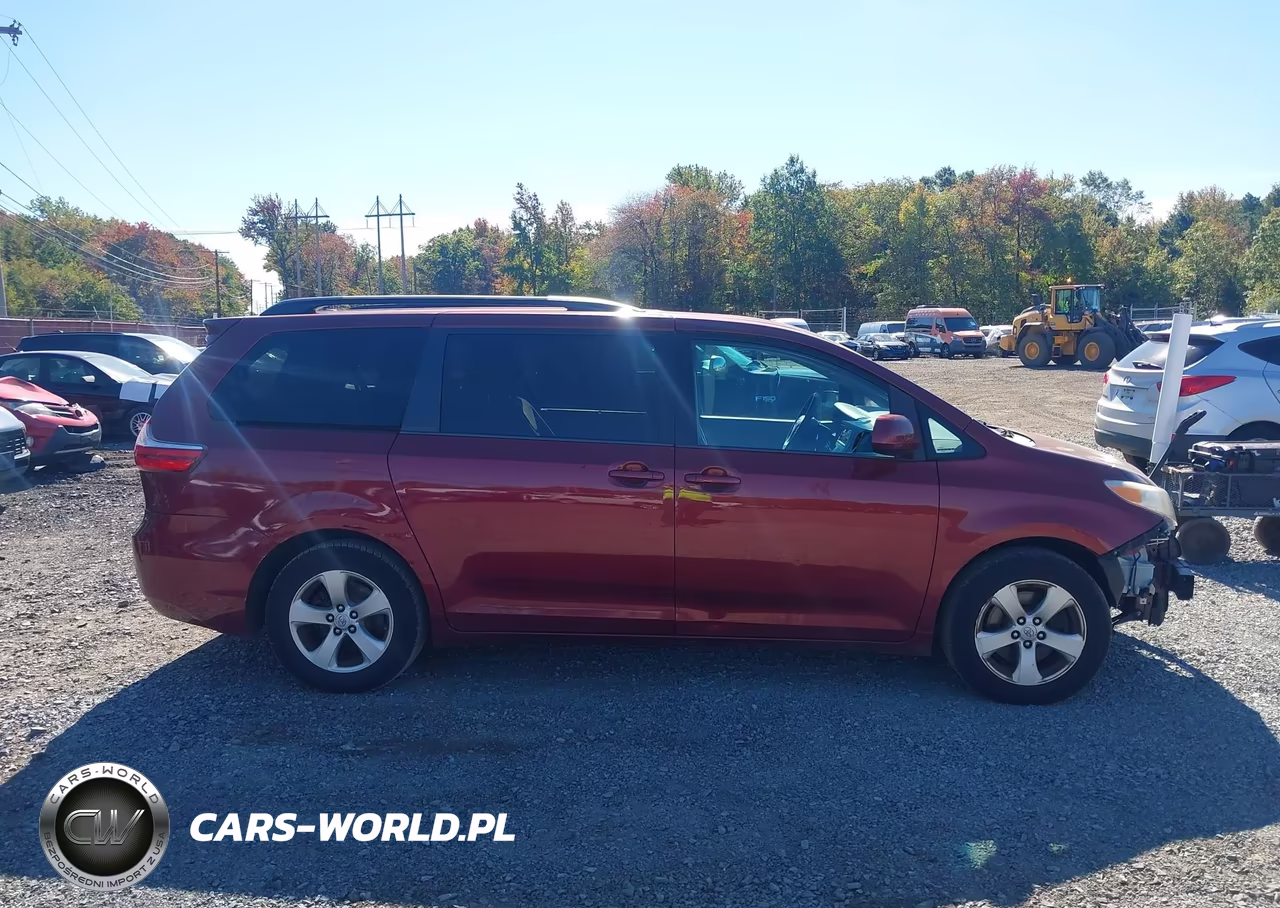 2015 Toyota Sienna Le VIN:5TDKK3DC3FS557936 - 14