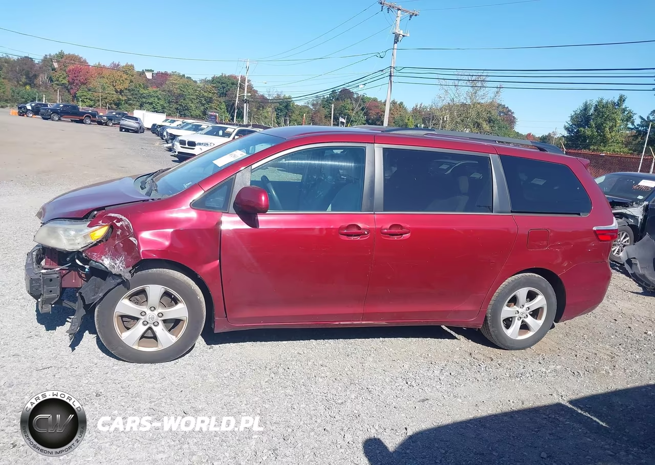 2015 Toyota Sienna Le VIN:5TDKK3DC3FS557936 - 15