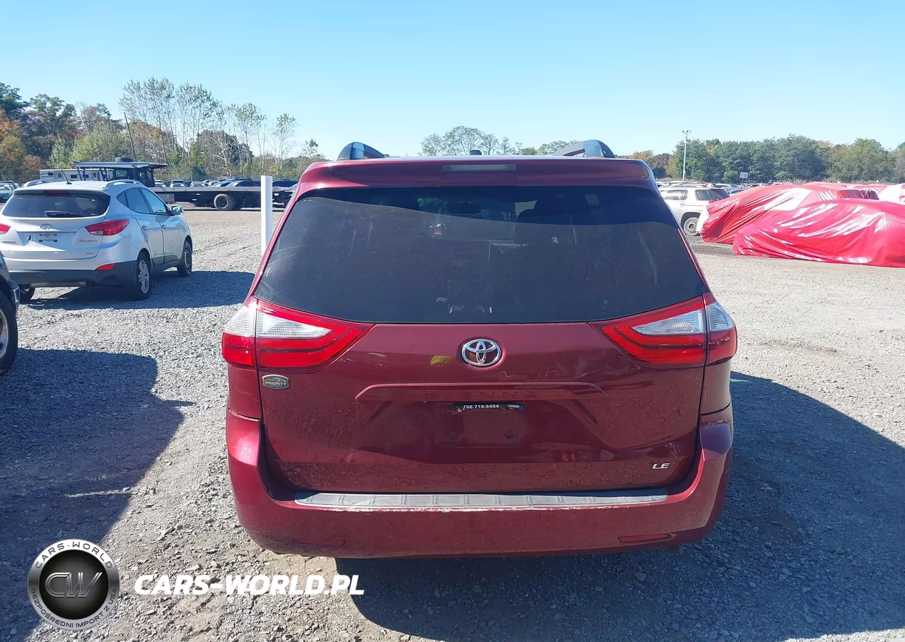 2015 Toyota Sienna Le VIN:5TDKK3DC3FS557936 - 17