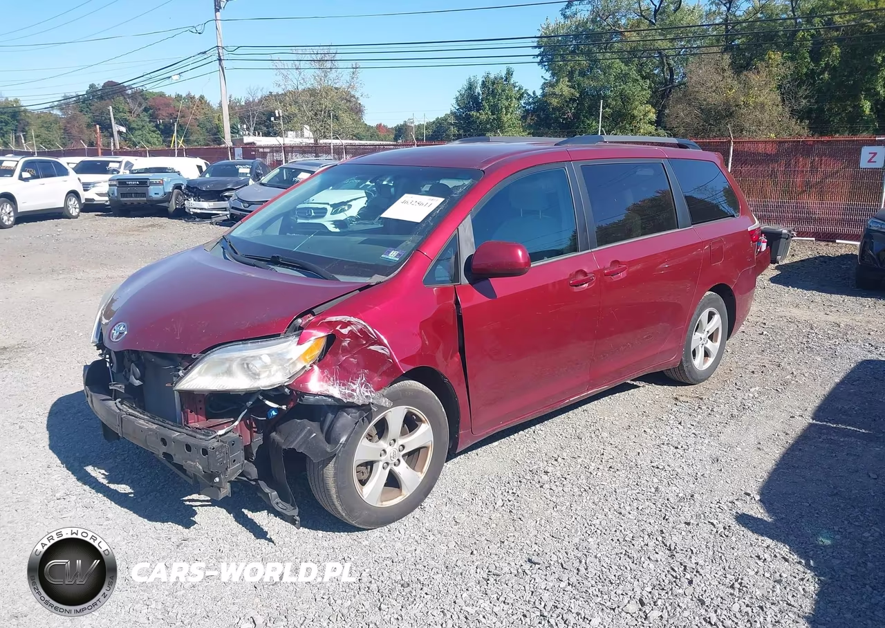 2015 Toyota Sienna Le VIN:5TDKK3DC3FS557936 - 18