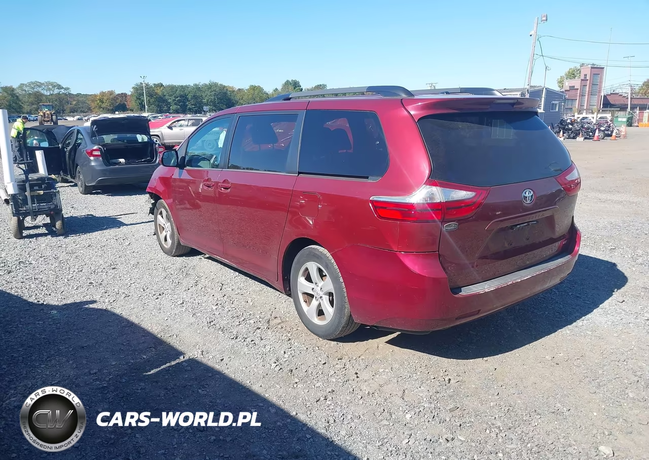 2015 Toyota Sienna Le VIN:5TDKK3DC3FS557936 - 3
