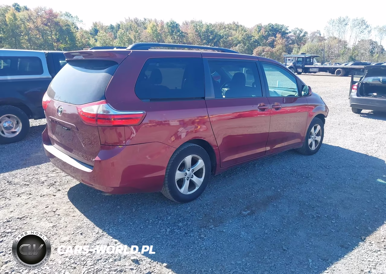 2015 Toyota Sienna Le VIN:5TDKK3DC3FS557936 - 4