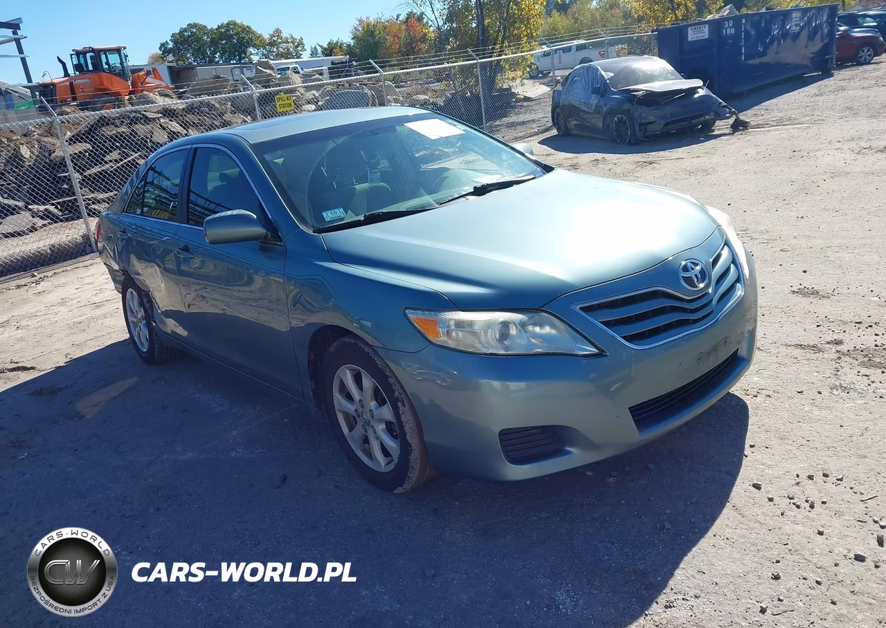 2010 Toyota Camry Le – zdjęcie 1 z 12