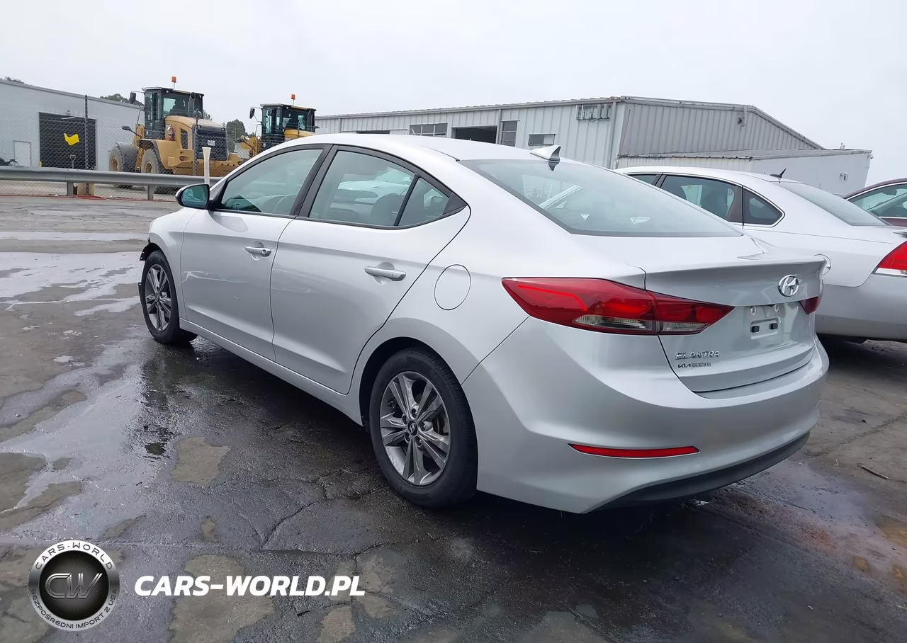 2018 Hyundai Elantra Sel VIN:5NPD84LF1JH250756 - 3