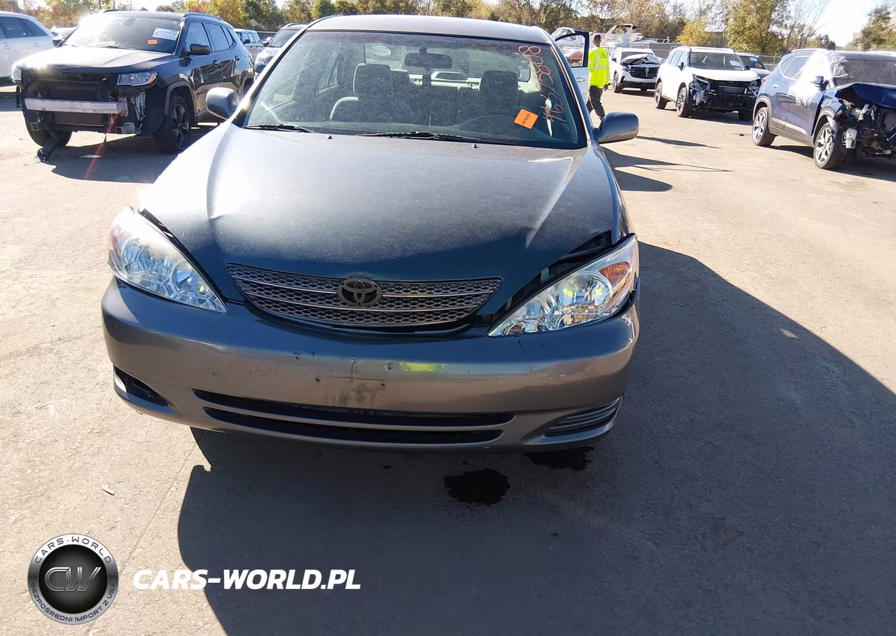 2002 Toyota Camry Le VIN:4T1BE32K02U586684 - 12