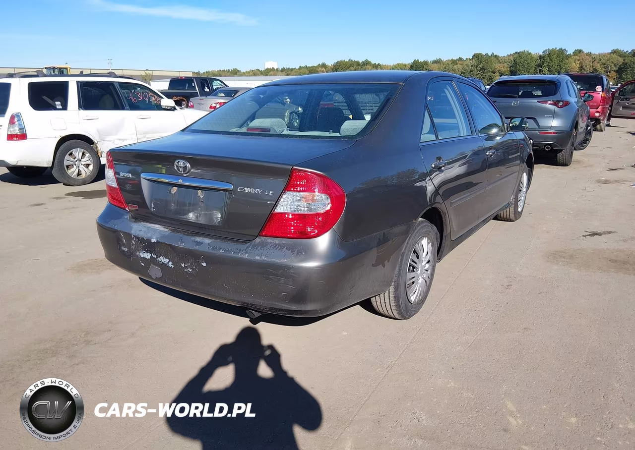 2002 Toyota Camry Le VIN:4T1BE32K02U586684 - 4