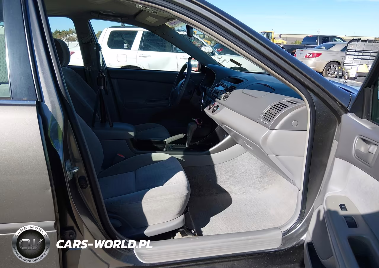 2002 Toyota Camry Le VIN:4T1BE32K02U586684 - 5