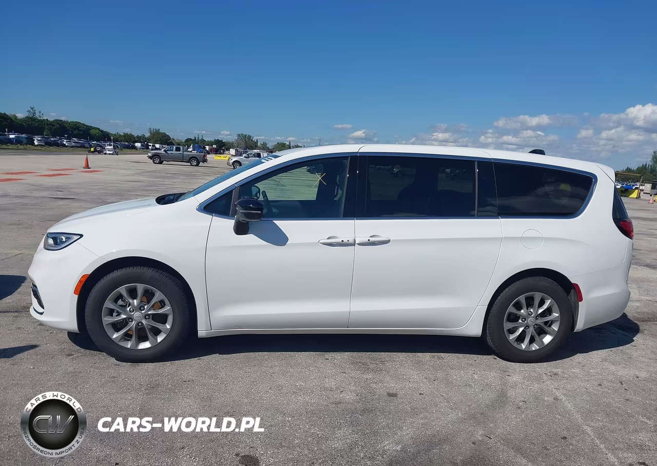 2026 Chrysler Pacifica Limited VIN:2C4RC1GG2TR177697 - 14