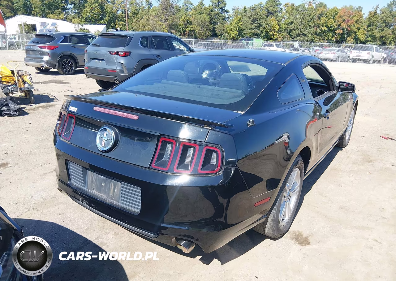 2013 Ford Mustang V6 VIN:1ZVBP8AM1D5247389 - 4