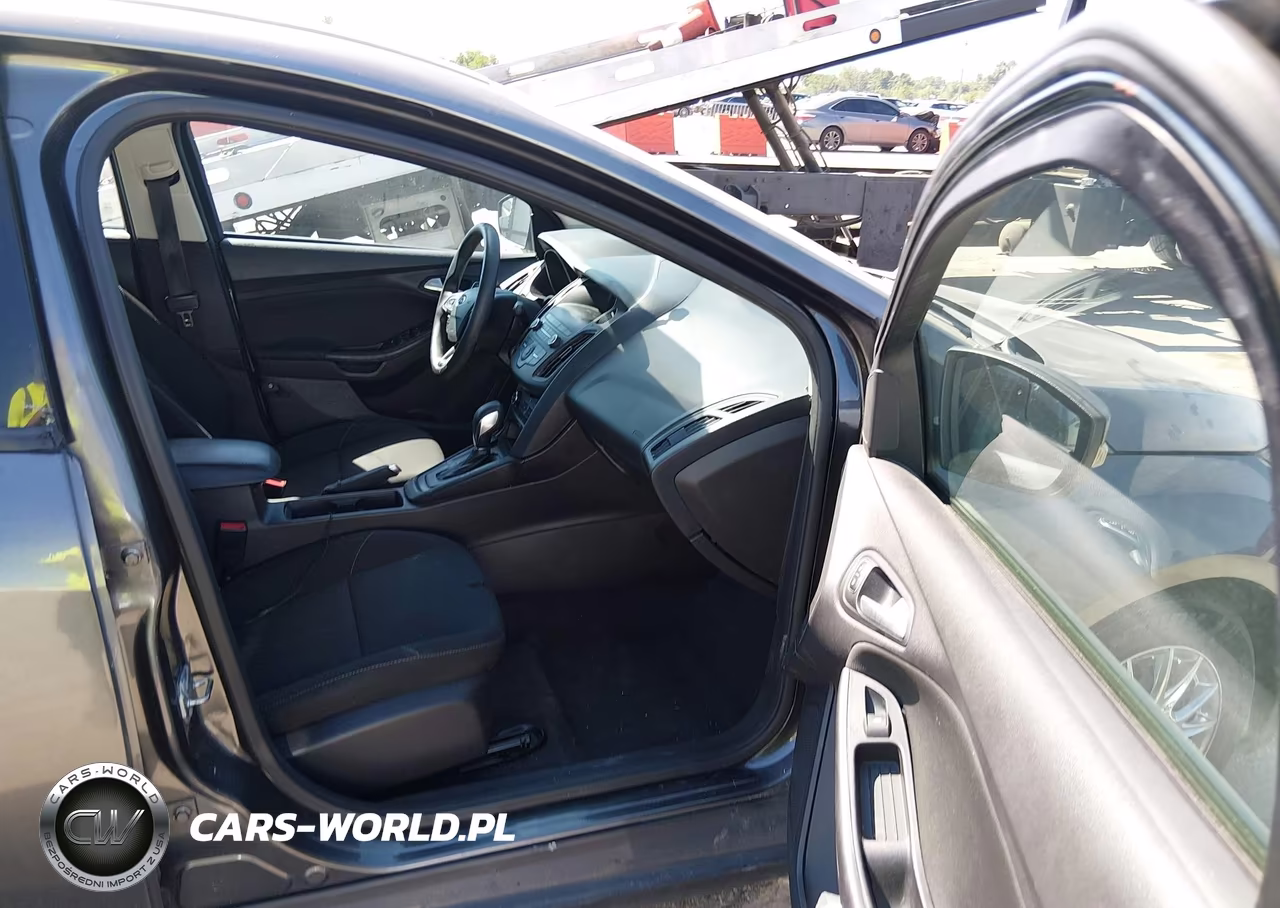 2018 Ford Focus Se VIN:1FADP3F2XJL212868 - 5