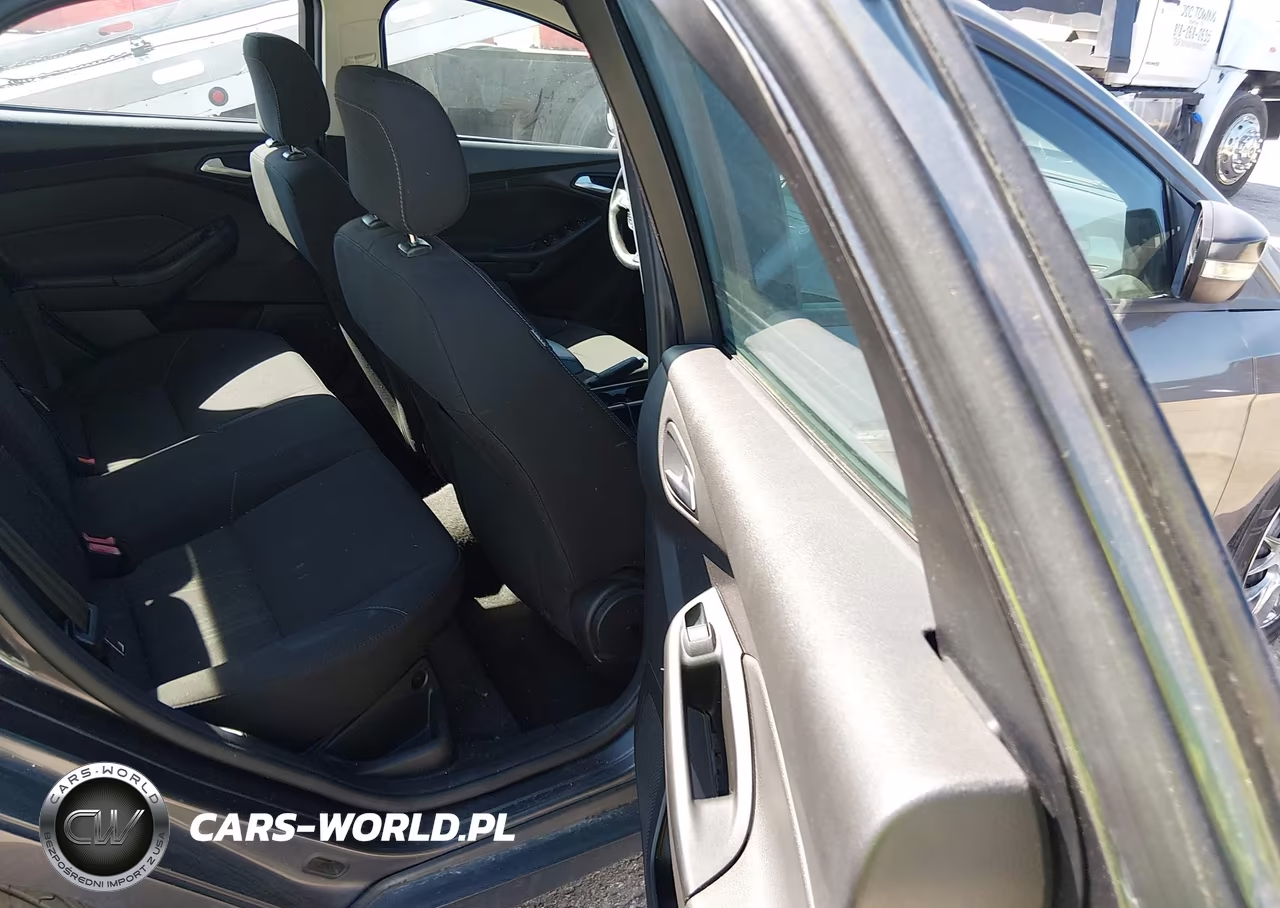 2018 Ford Focus Se VIN:1FADP3F2XJL212868 - 8