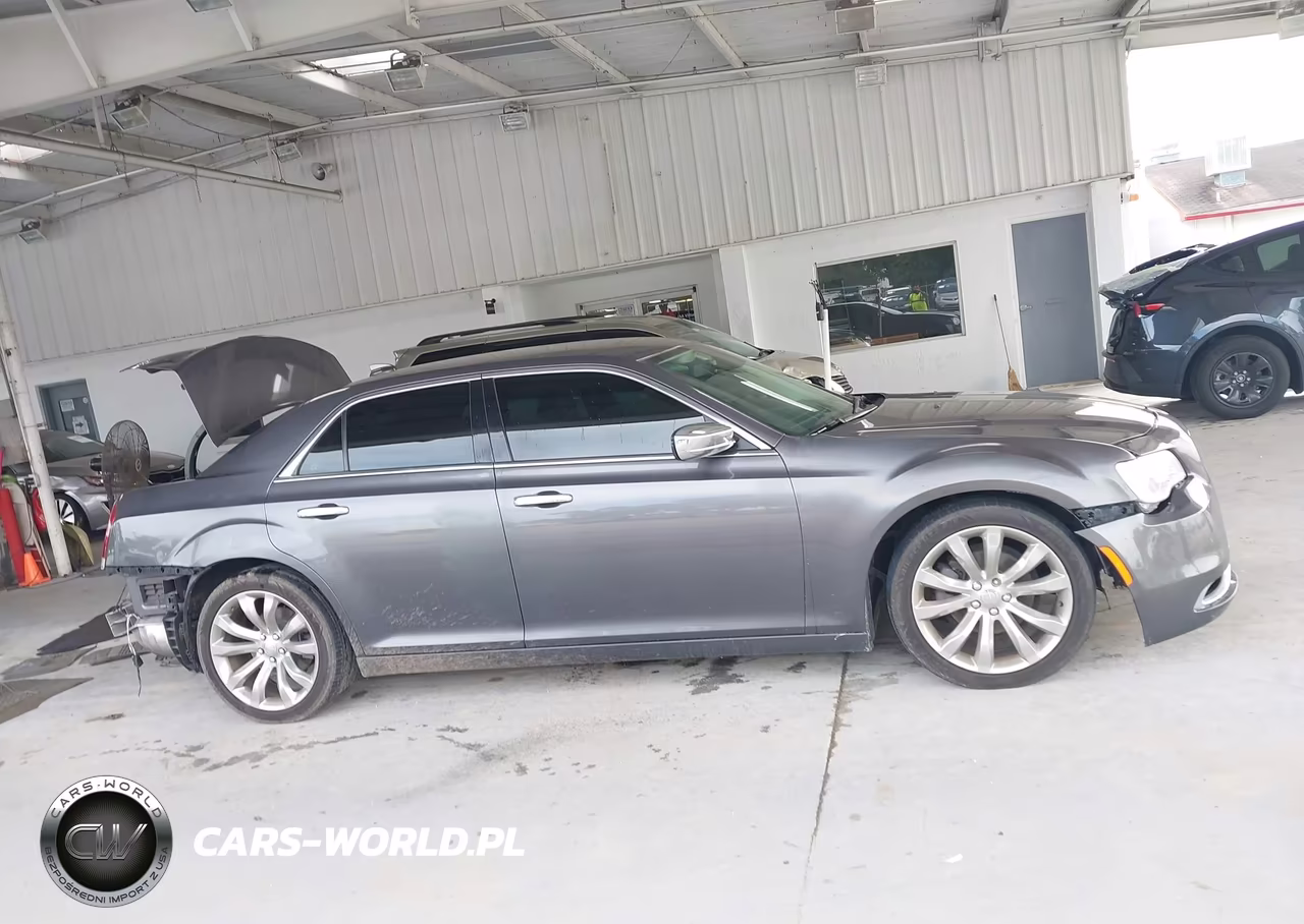 2019 Chrysler 300 Limited VIN:2C3CCAEG1KH536703 - 13