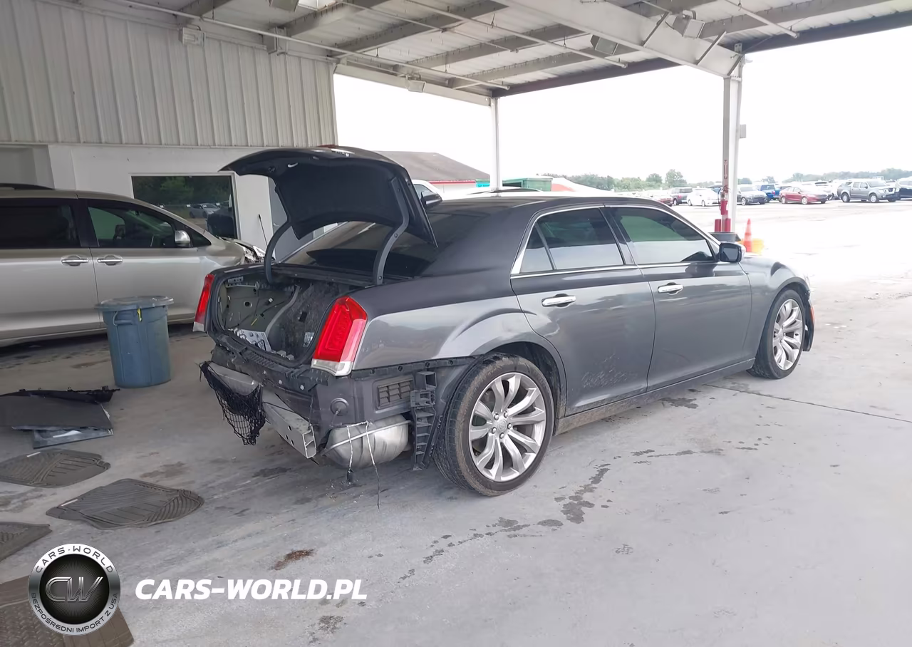 2019 Chrysler 300 Limited VIN:2C3CCAEG1KH536703 - 4