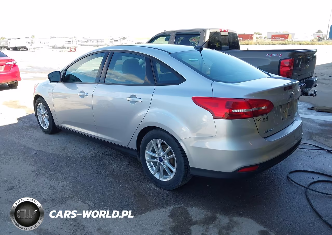 2016 Ford Focus Se VIN:1FADP3F26GL347760 - 3