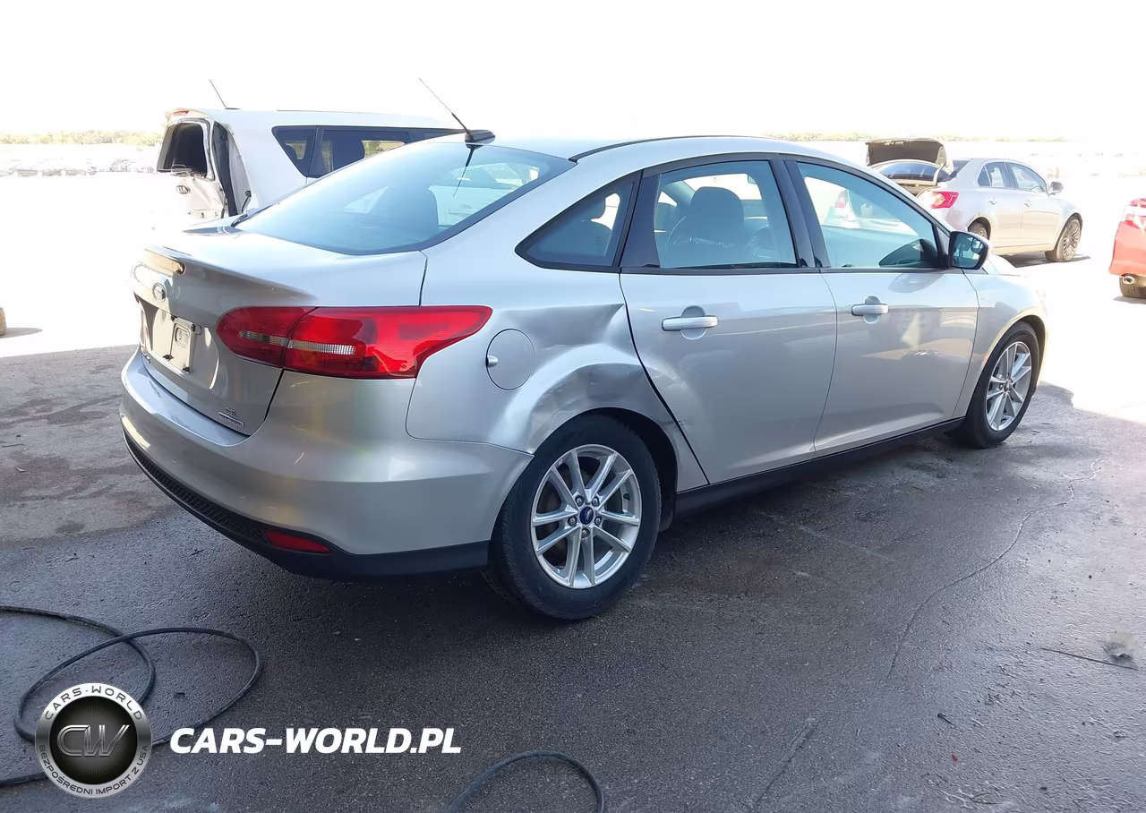 2016 Ford Focus Se VIN:1FADP3F26GL347760 - 4