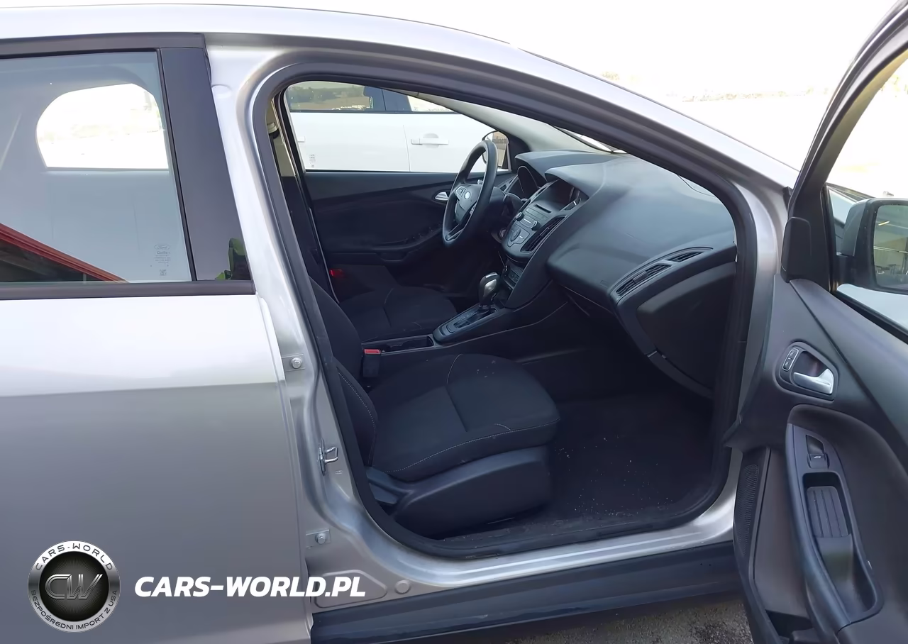 2016 Ford Focus Se VIN:1FADP3F26GL347760 - 5