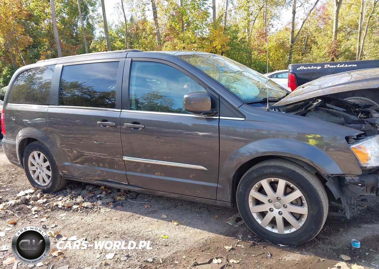 2015 Chrysler Town & Country Touring VIN:2C4RC1BG8FR504910 - 14