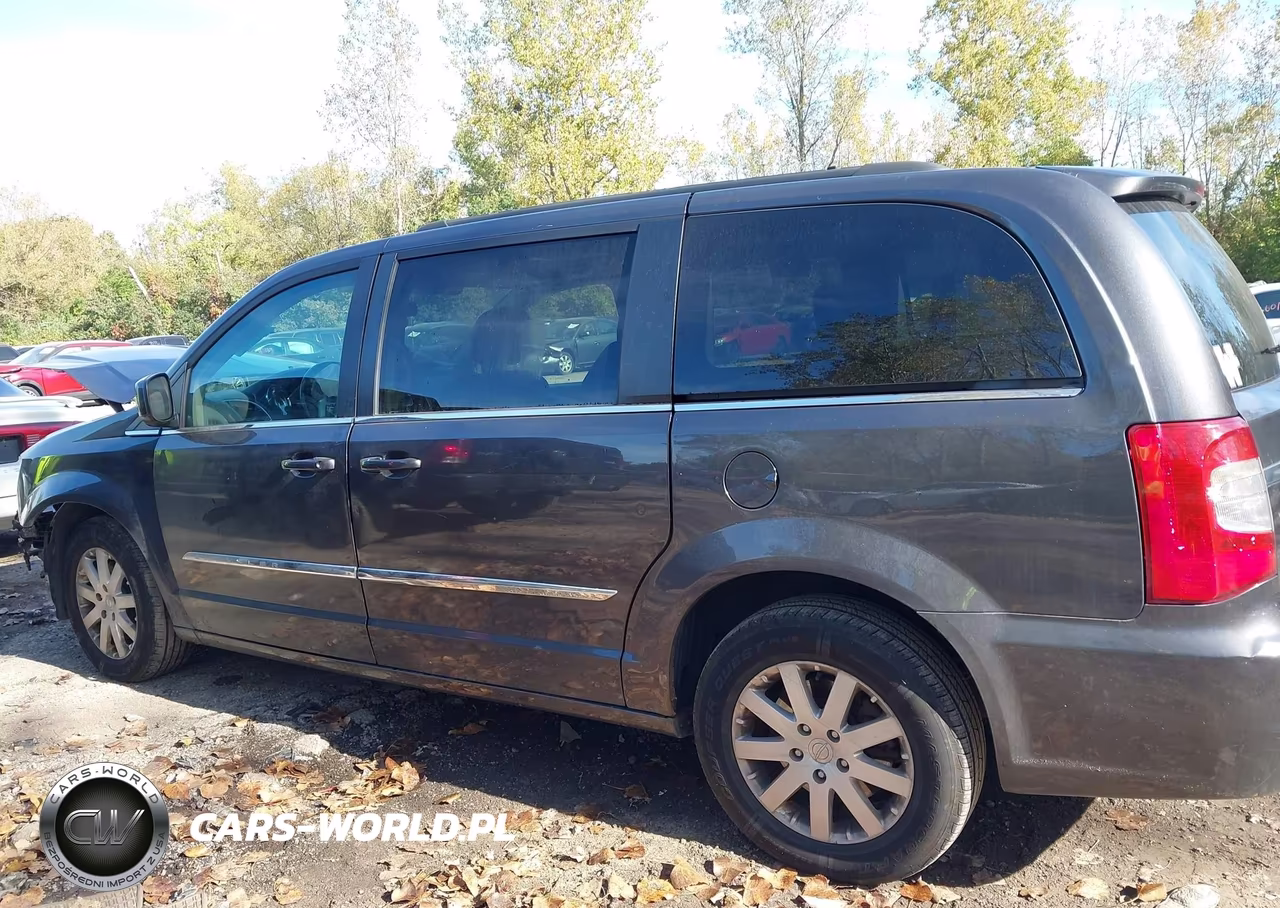 2015 Chrysler Town & Country Touring VIN:2C4RC1BG8FR504910 - 15