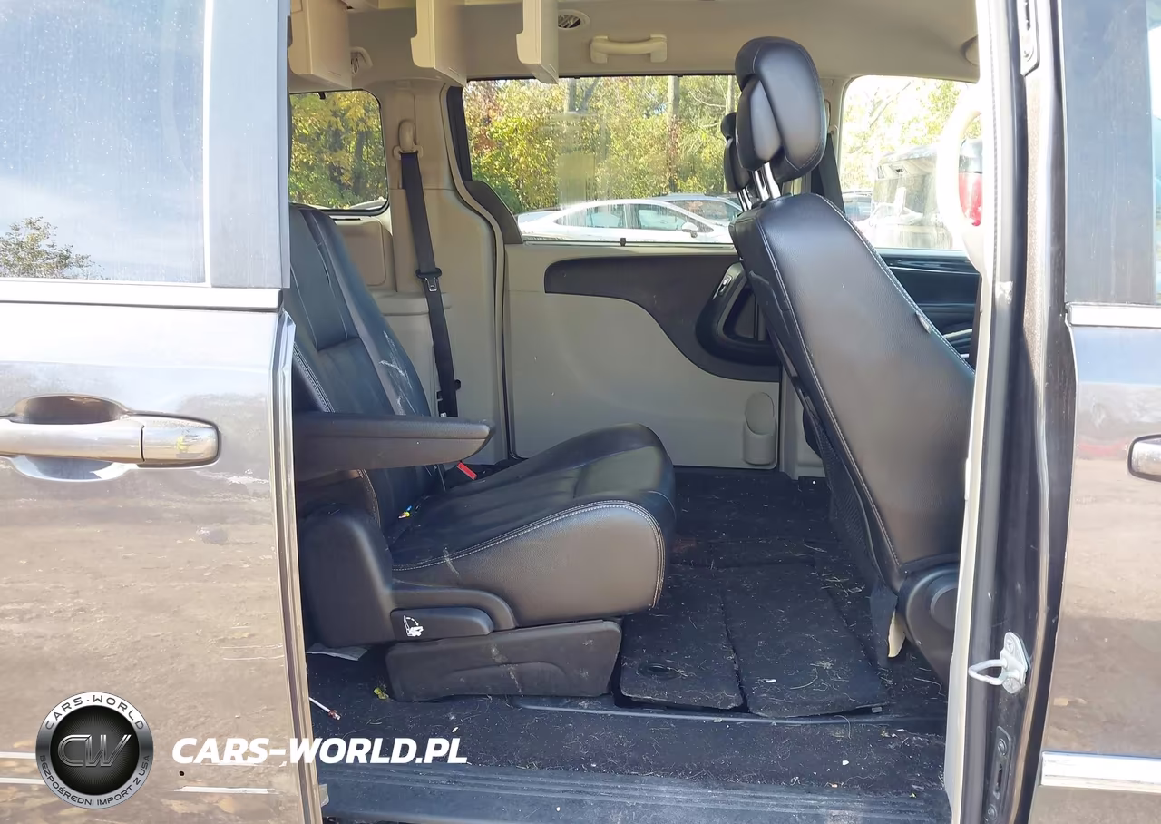 2015 Chrysler Town & Country Touring VIN:2C4RC1BG8FR504910 - 8